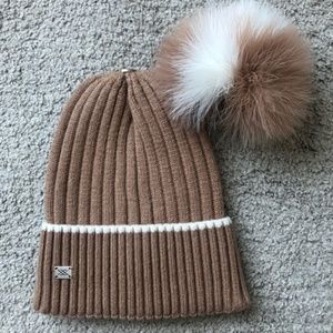 SOIA & KYO KNIT Beanie with detachable feather pompomNWT..